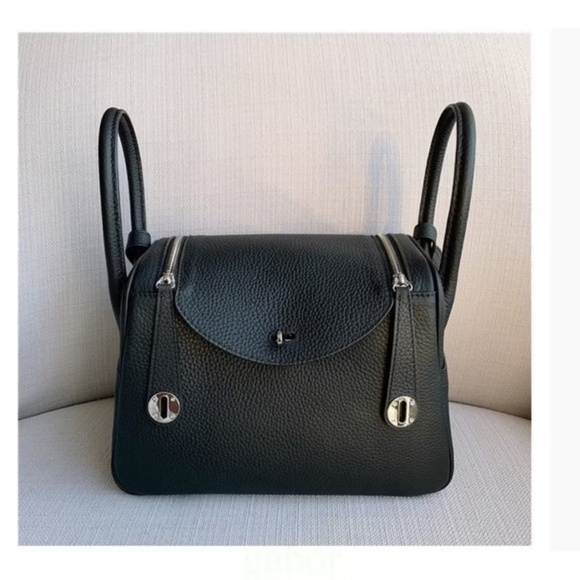 Black Boston lychee grain  crossbody bag - Picture 5 of 12